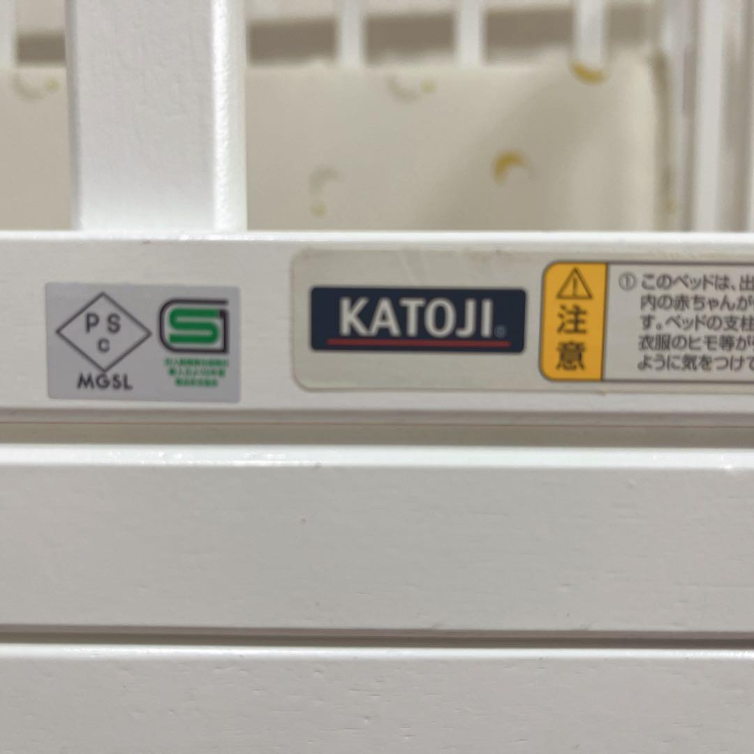 ホワイト木製ベビーベッド キャスター付き