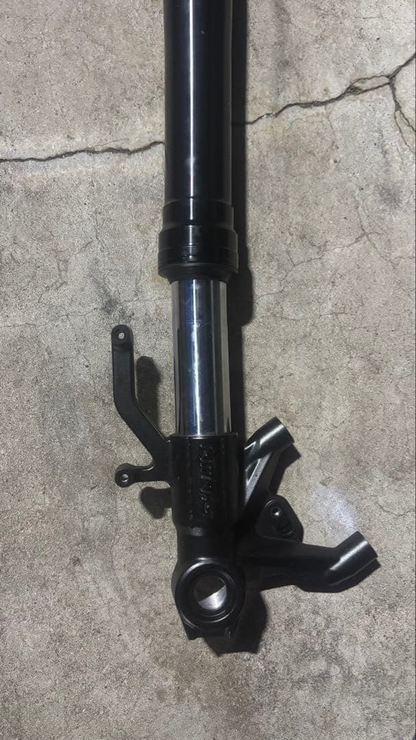 zx6r 2024フロントフォーク　左側　曲がりあり