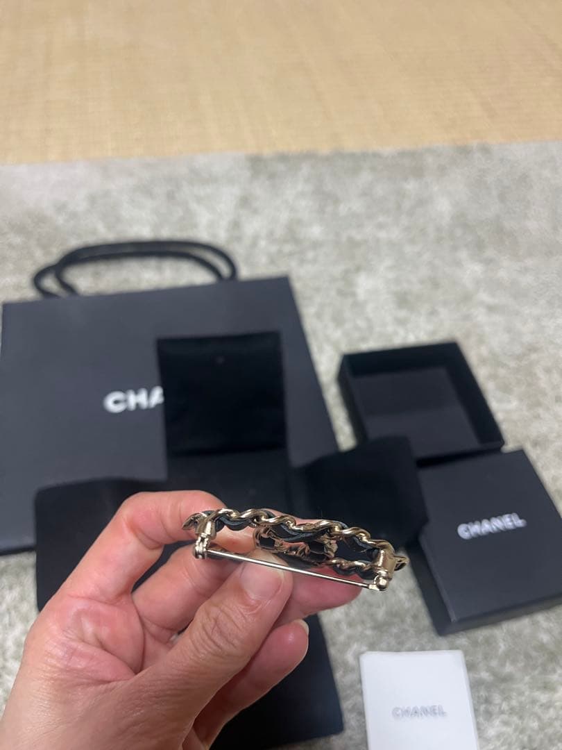 シャネル ココマーク チェーン ブローチ レザー (