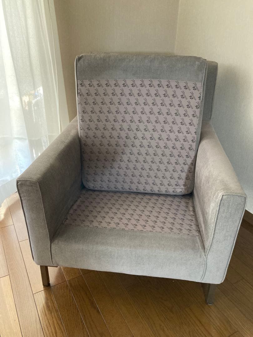 eilersenグレーのファブリックアームチェア