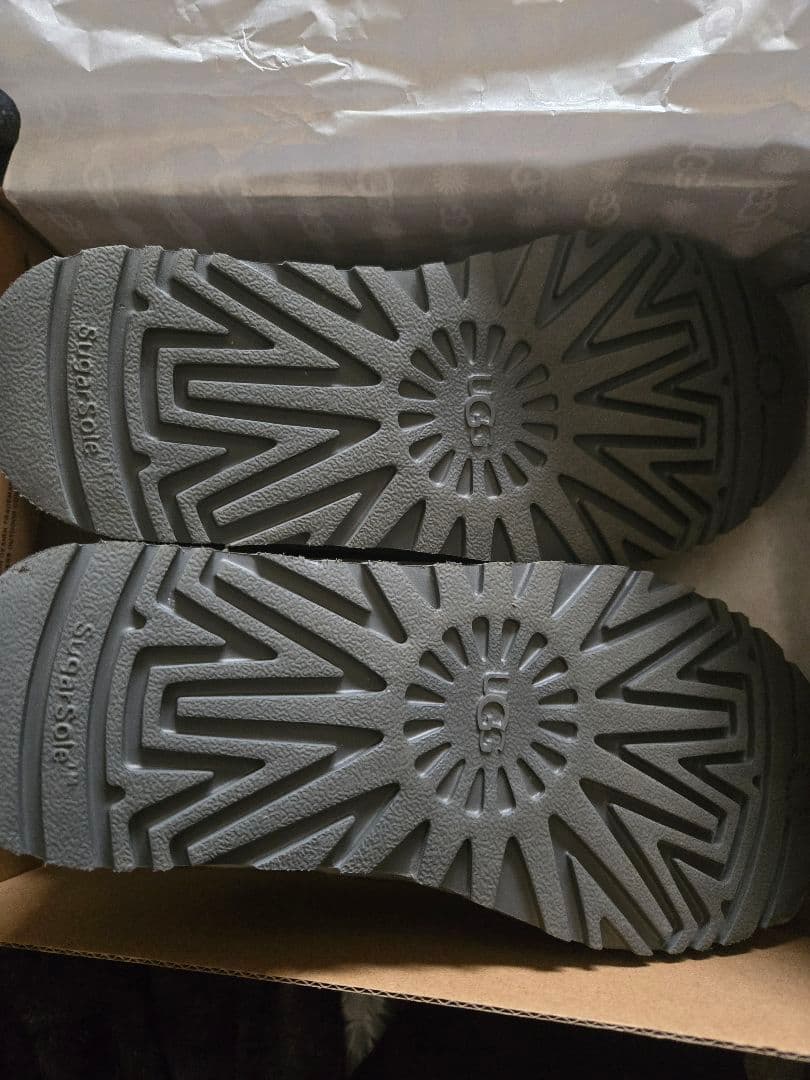 美品 UGG　Classic Ultra Mini ブーツ 24