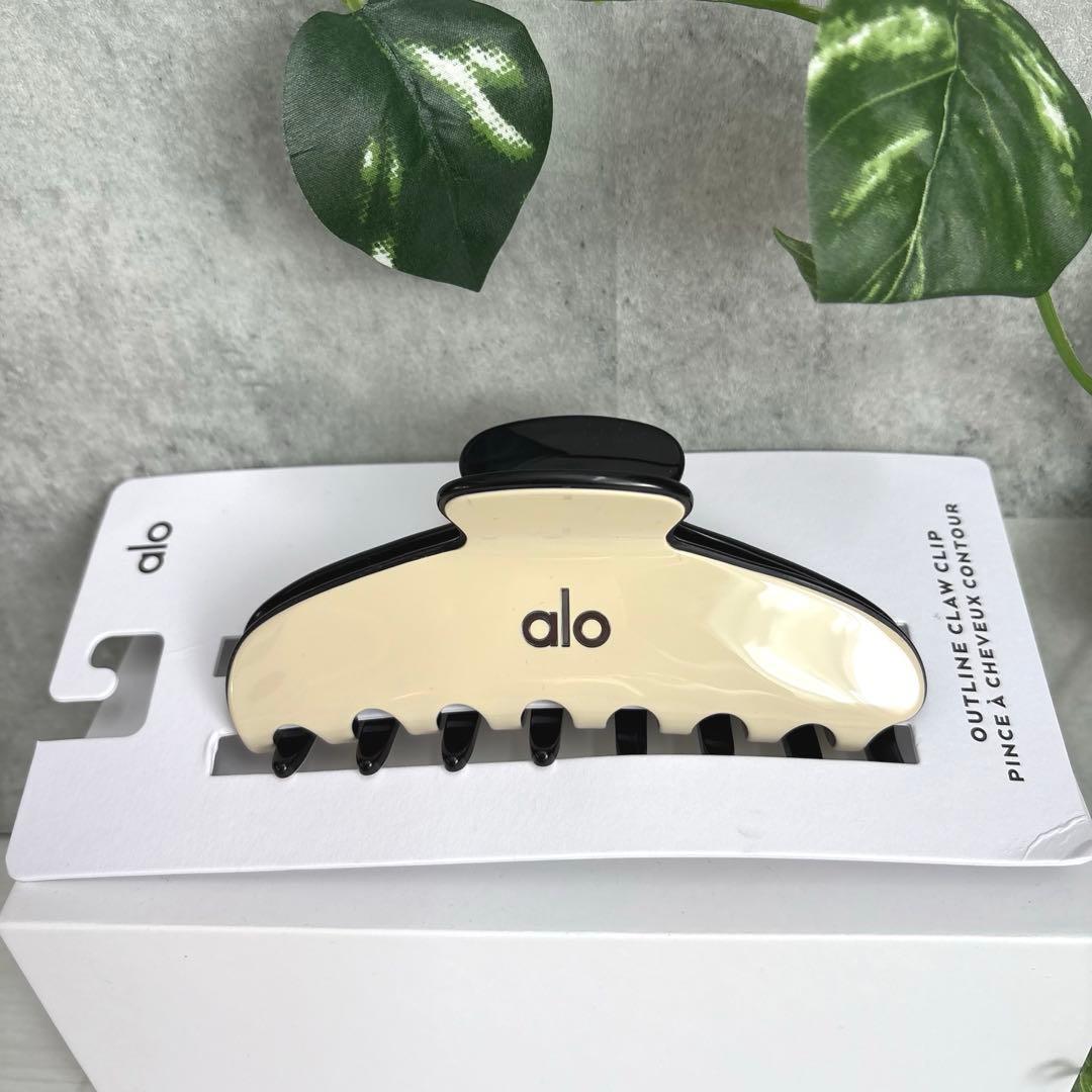 日本未入荷❣️alo yogaヘアクリップ マカダミア/ブラック