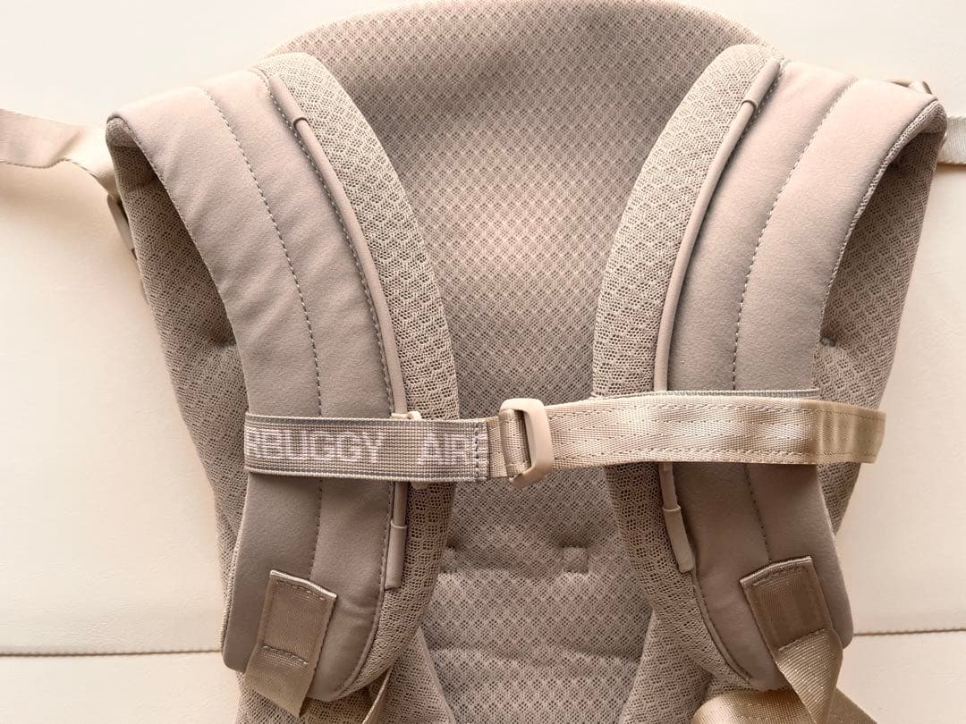 AIRBUGGY エアバギー　ベビーキャリア　抱っこ紐　サンドアッシュ