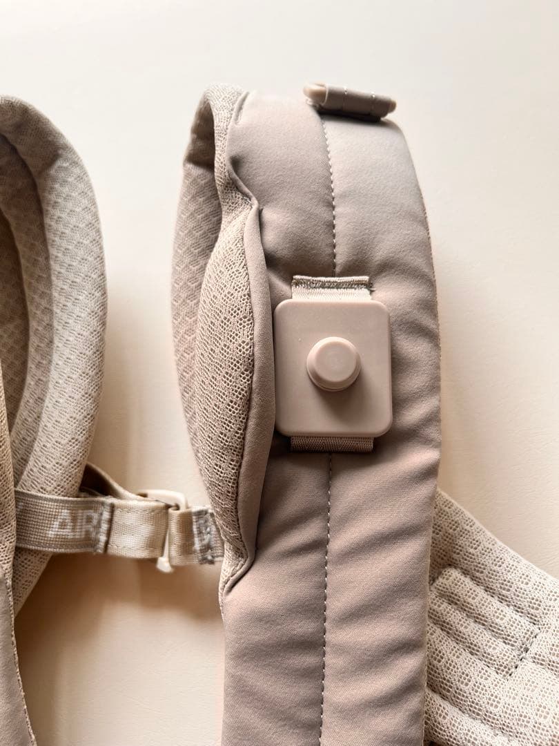 AIRBUGGY エアバギー　ベビーキャリア　抱っこ紐　サンドアッシュ