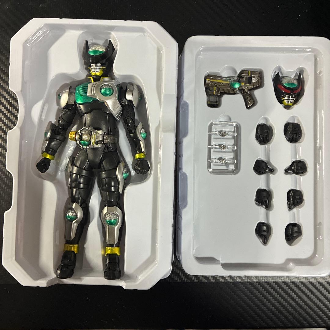 S.H.figuarts真骨彫仮面ライダーバース&CLAWsサソリ