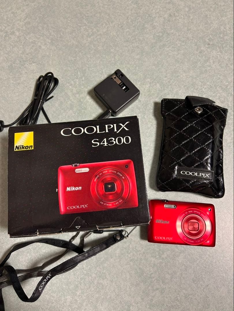 美品　コンパクトデジタルカメラ　ニコン　Coolpix S4300 専用ケース付
