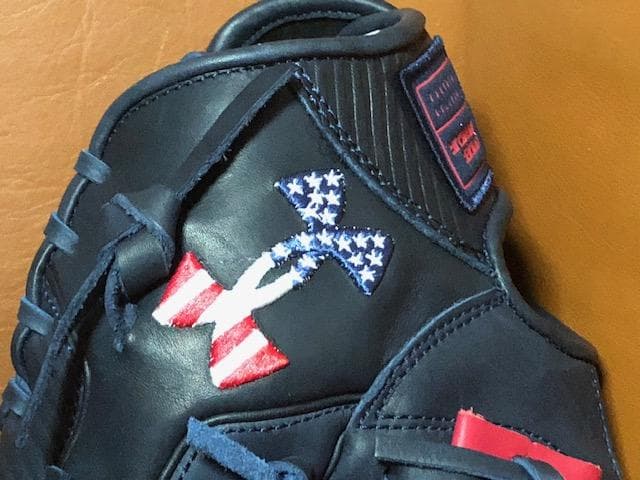 新品★最高級USA限定発売☆星条旗ロゴ☆アンダーアーマー★内野手グローブ★右投★