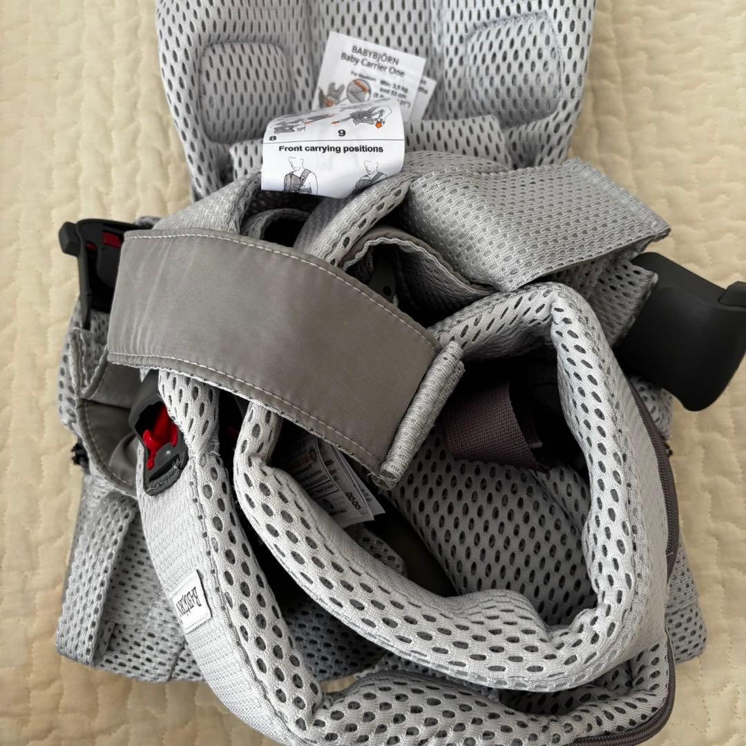 未使用＊BABYBJORN ベビービョルン　ワンカイエアー 抱っこ紐　シルバー