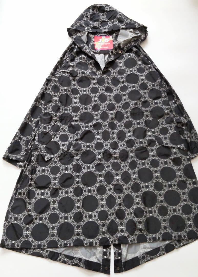 美品 ヤンチェオンテンバール × サンヨーコート 総柄 ロングコート ブラック