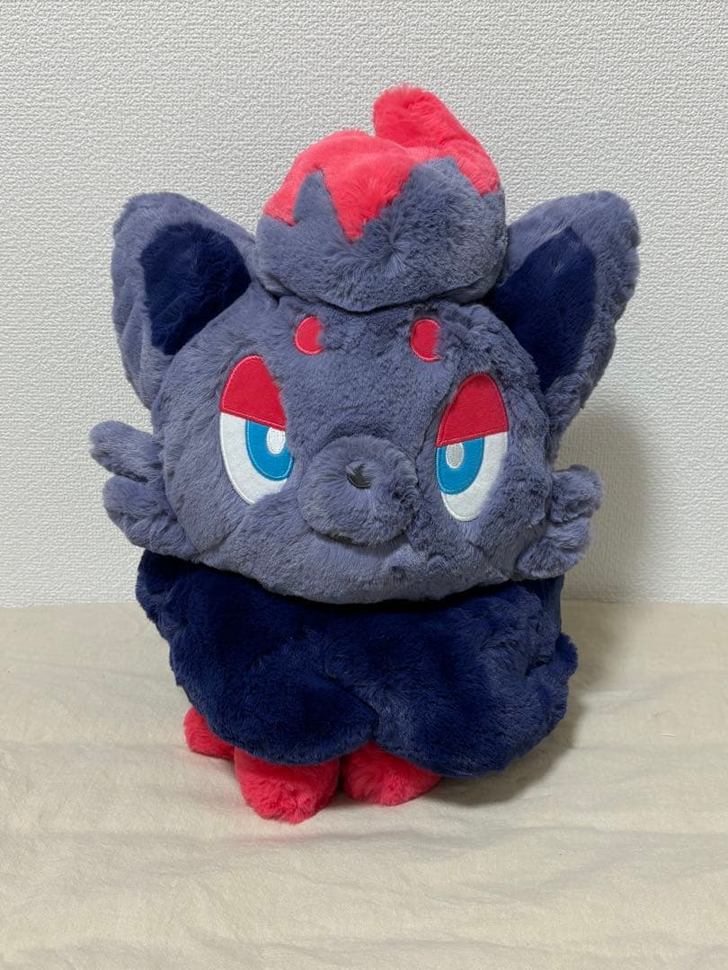 ポケモンセンター　ふわふわ抱きぬいぐるみ　ゾロア