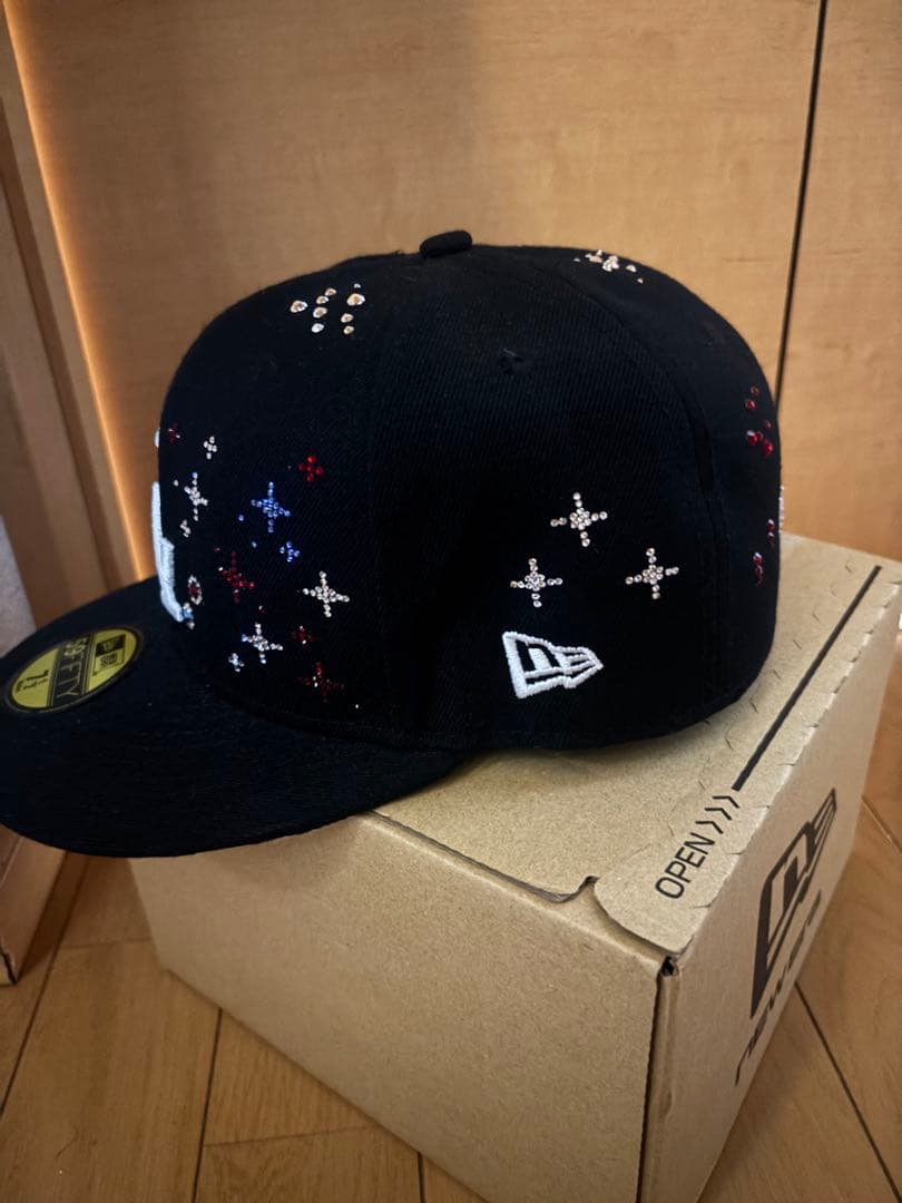 在庫処分New Era 59FIFTY ブラック 71/2スワロフスキー