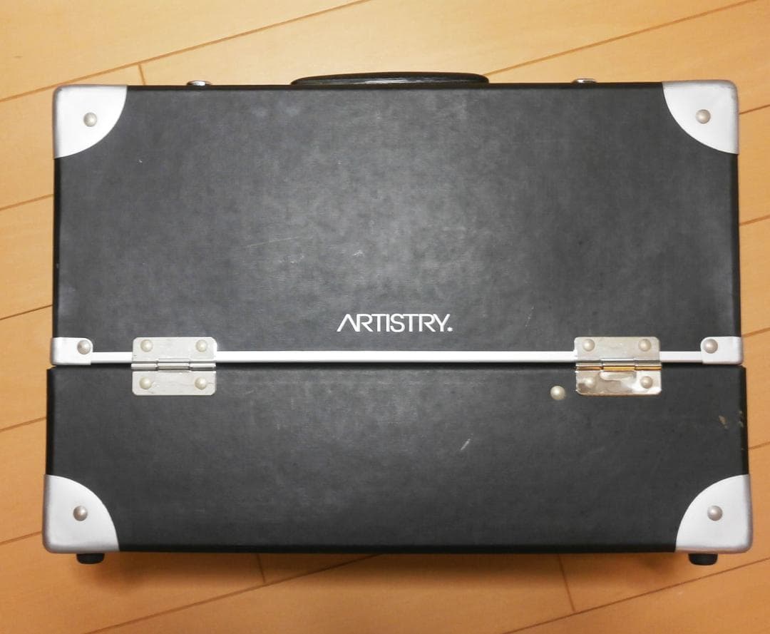 値下げ！！　ARTISTRY メイクボックス（中古品）