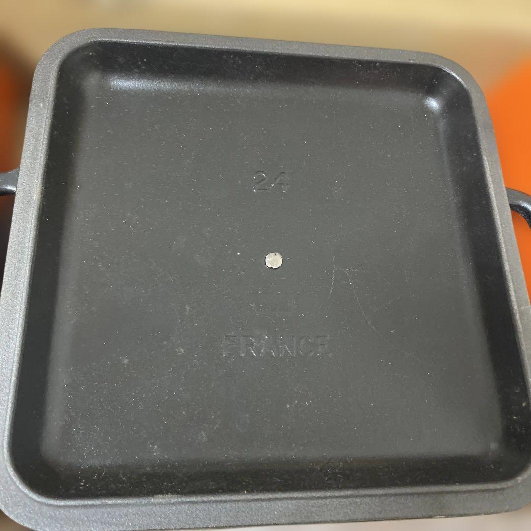 ル・クルーゼ(LE CREUSET) ココット・スクエア　24cm 蒸し網付