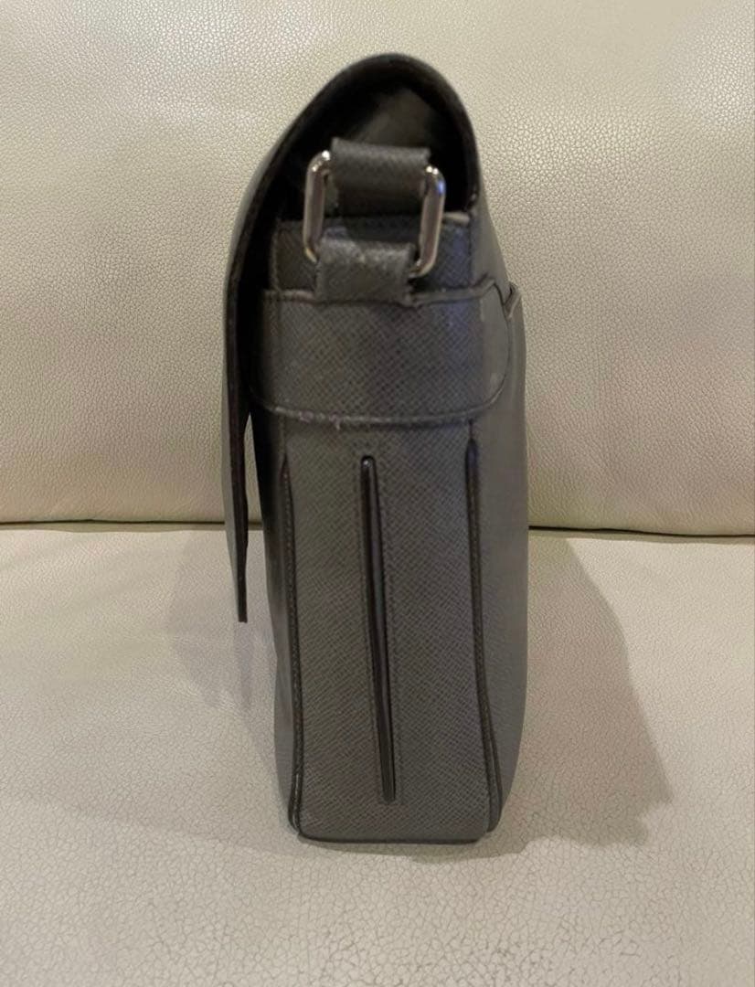 ルイヴィトン タイガ ロマン グレー ショルダー メッセンジャーバッグ