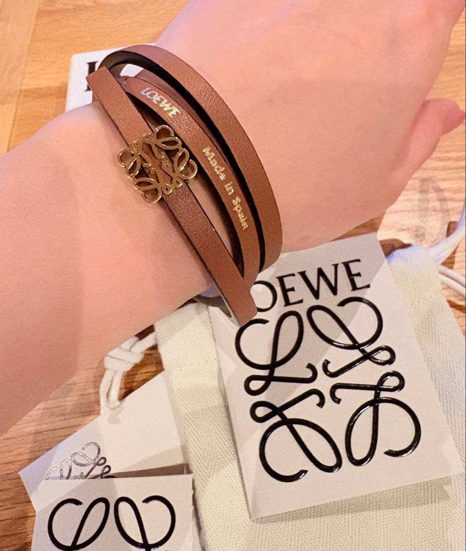 ロエベ　レザーバングル Mサイズ　ブレスレット