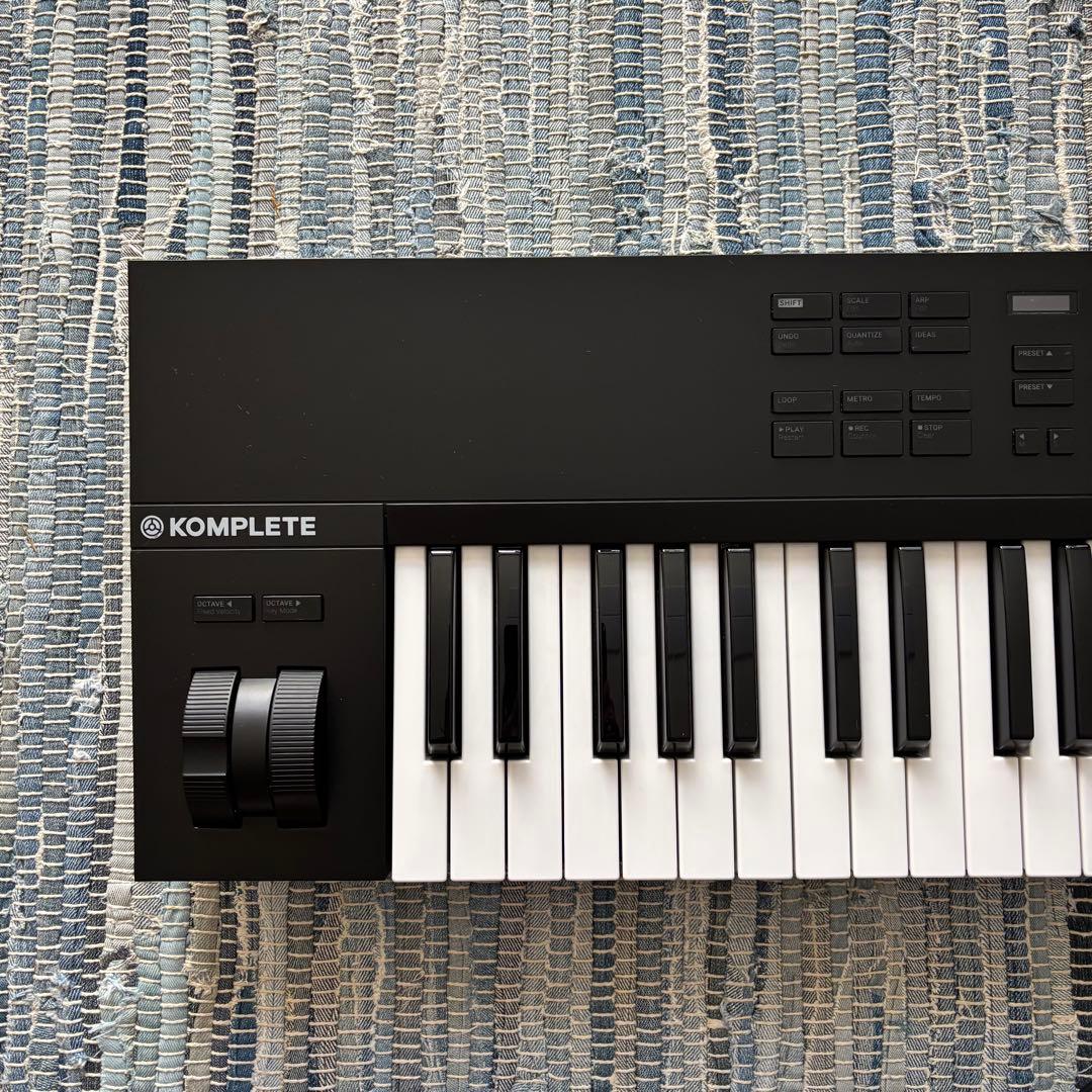 KOMPLETE KONTROL A61 MIDIキーボード
