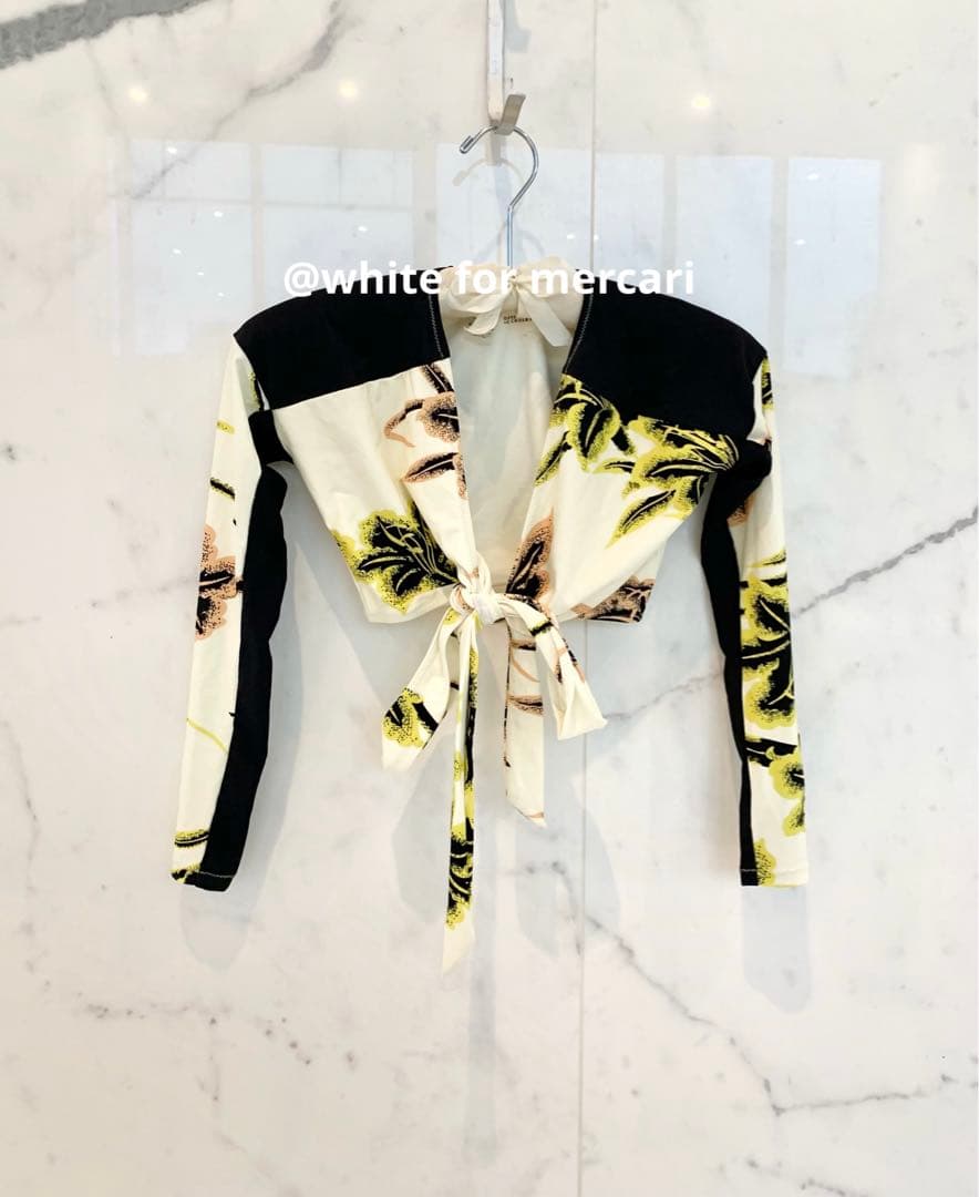 新品未使用 アメリカ購入 NYリゾートコレクション 百合の花ラッシュガード