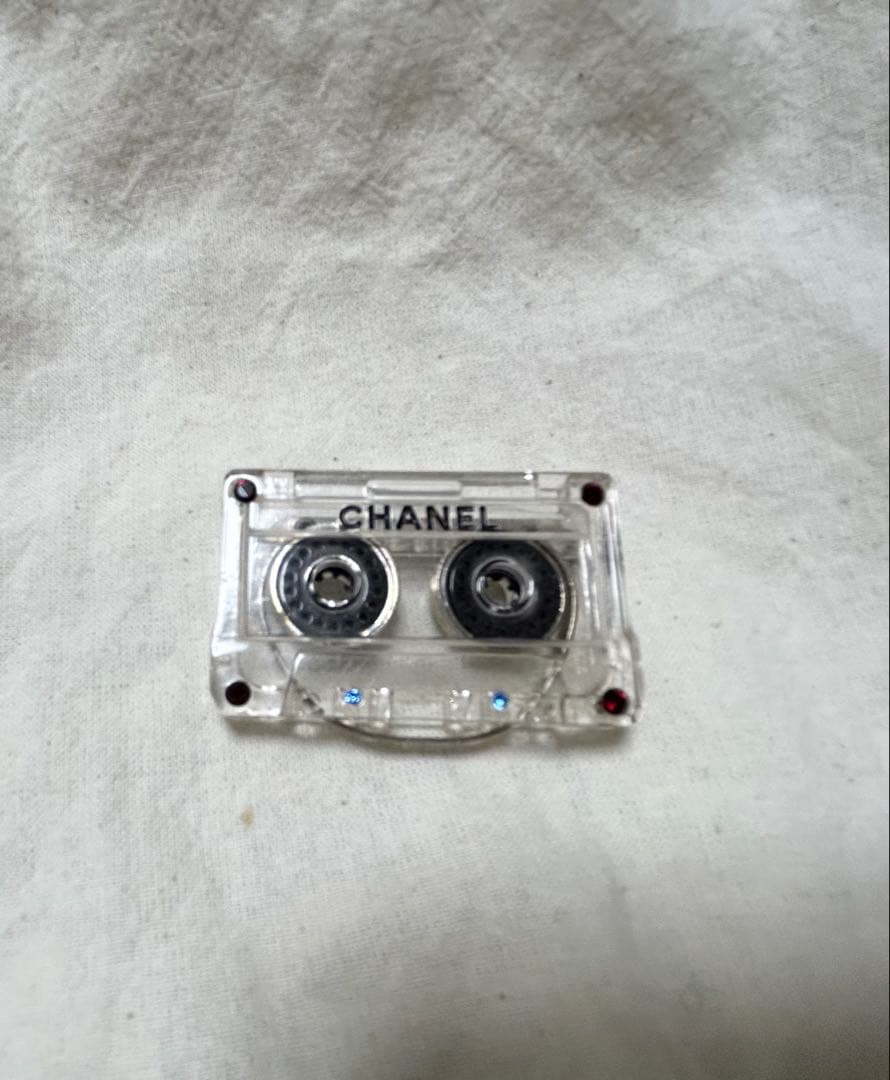 CHANEL カセットテープ　ブローチ