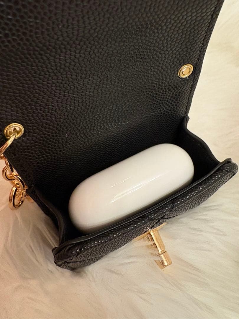 CHANEL AirPods ケース