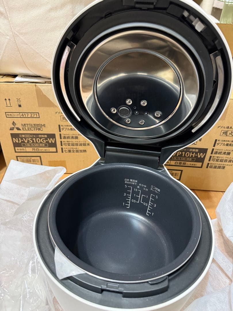 パナソニック圧力IHジャー炊飯器 SR-R10B-W ホワイト　5合炊　ほぼ新品
