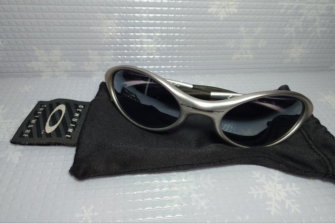 Oakley アイジャケット サングラス シルバー/ブラック