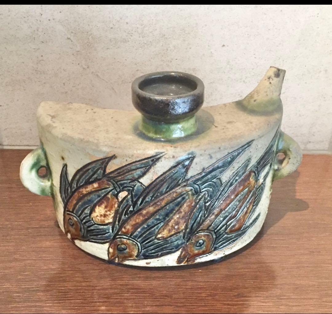 7/7まで出品　人間国宝　金城次郎　魚模様の陶器容器