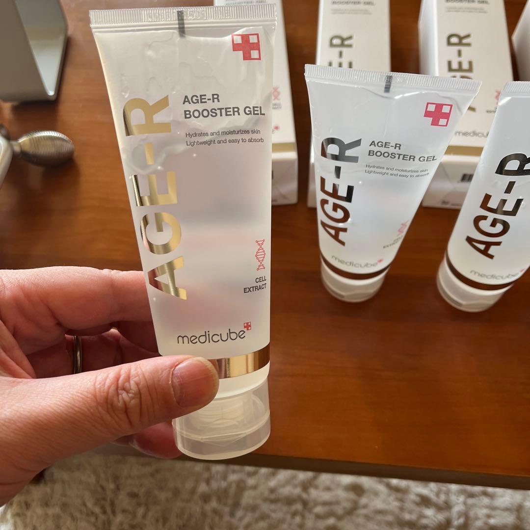 メディキューブ 美顔ローラー本体、スタンド、ジェル4本セット