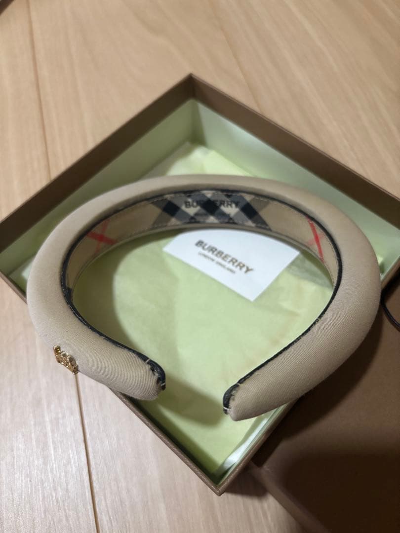 BURBERRY ベージュ ヘアバンド