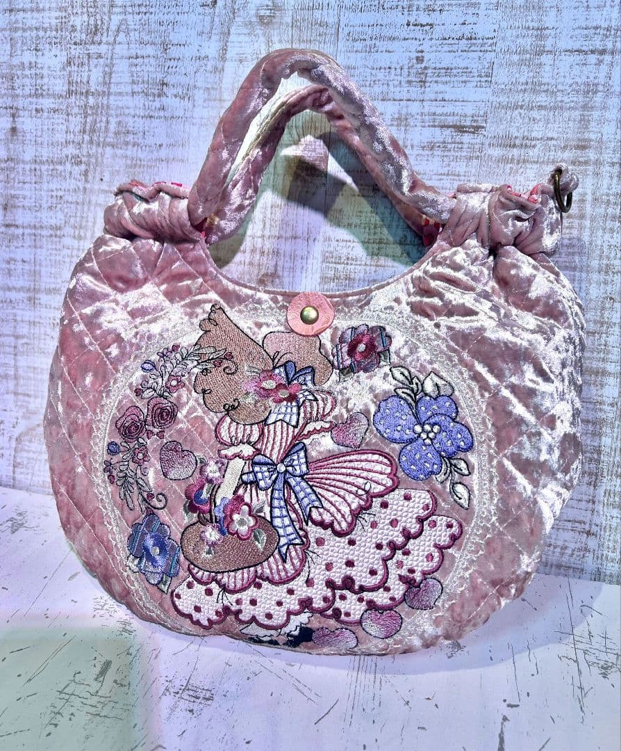 ロラライハリス♡ベビーピンクベロアキルト♡刺繍の丸型絞りバッグs♡