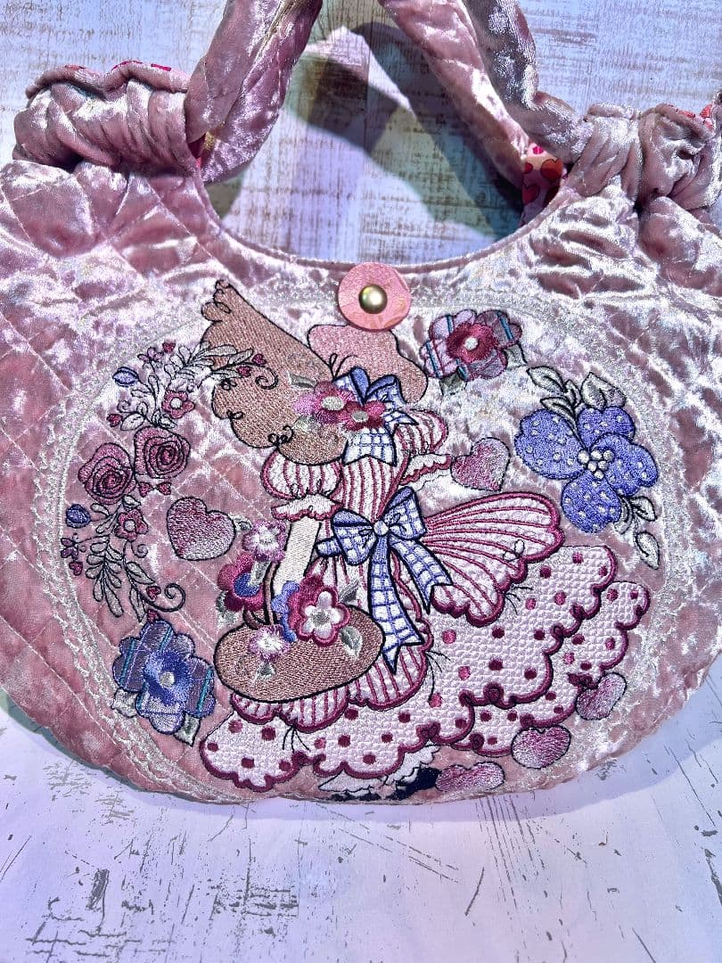 ロラライハリス♡ベビーピンクベロアキルト♡刺繍の丸型絞りバッグs♡
