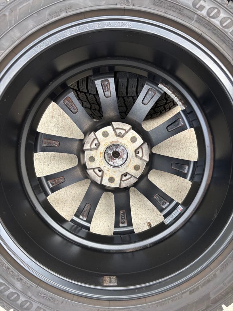 【匿名送料込】 バリ溝！2022年製アウディTTスタッドレスタイヤ