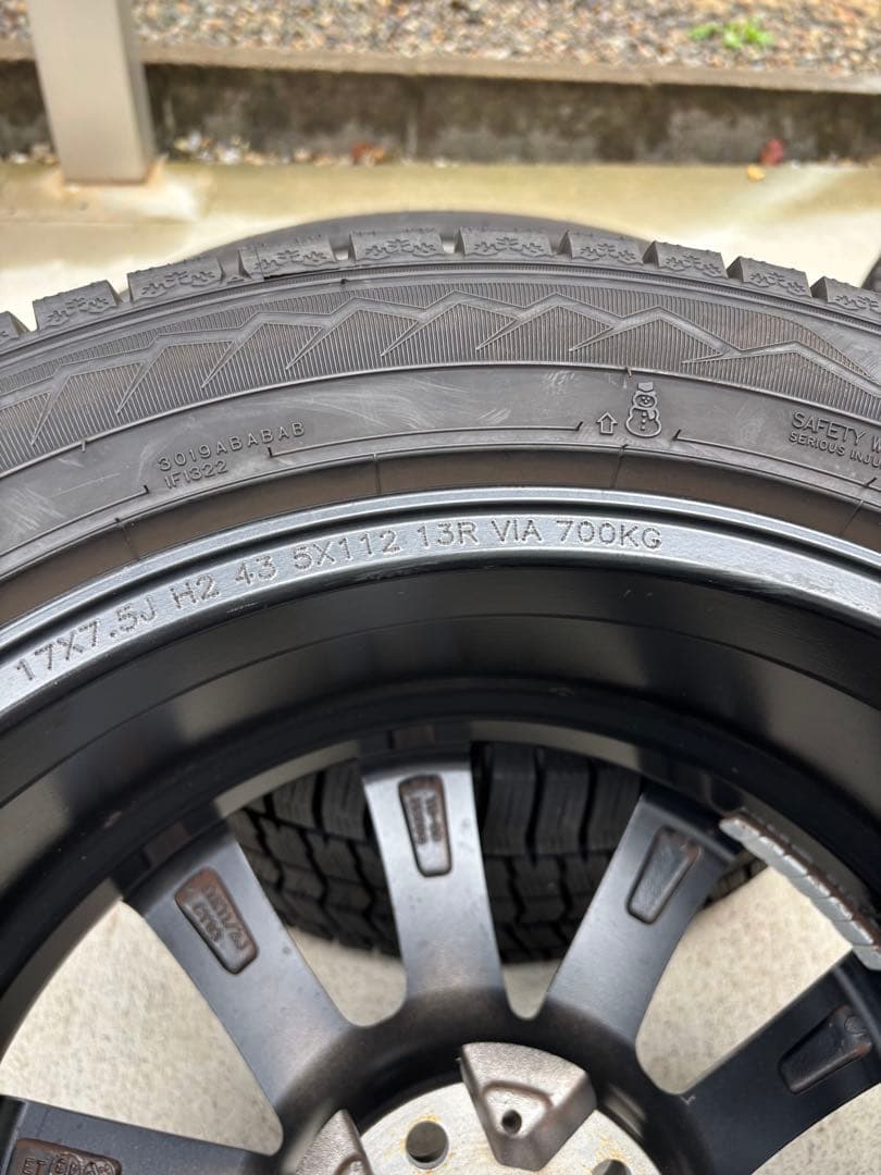 【匿名送料込】 バリ溝！2022年製アウディTTスタッドレスタイヤ