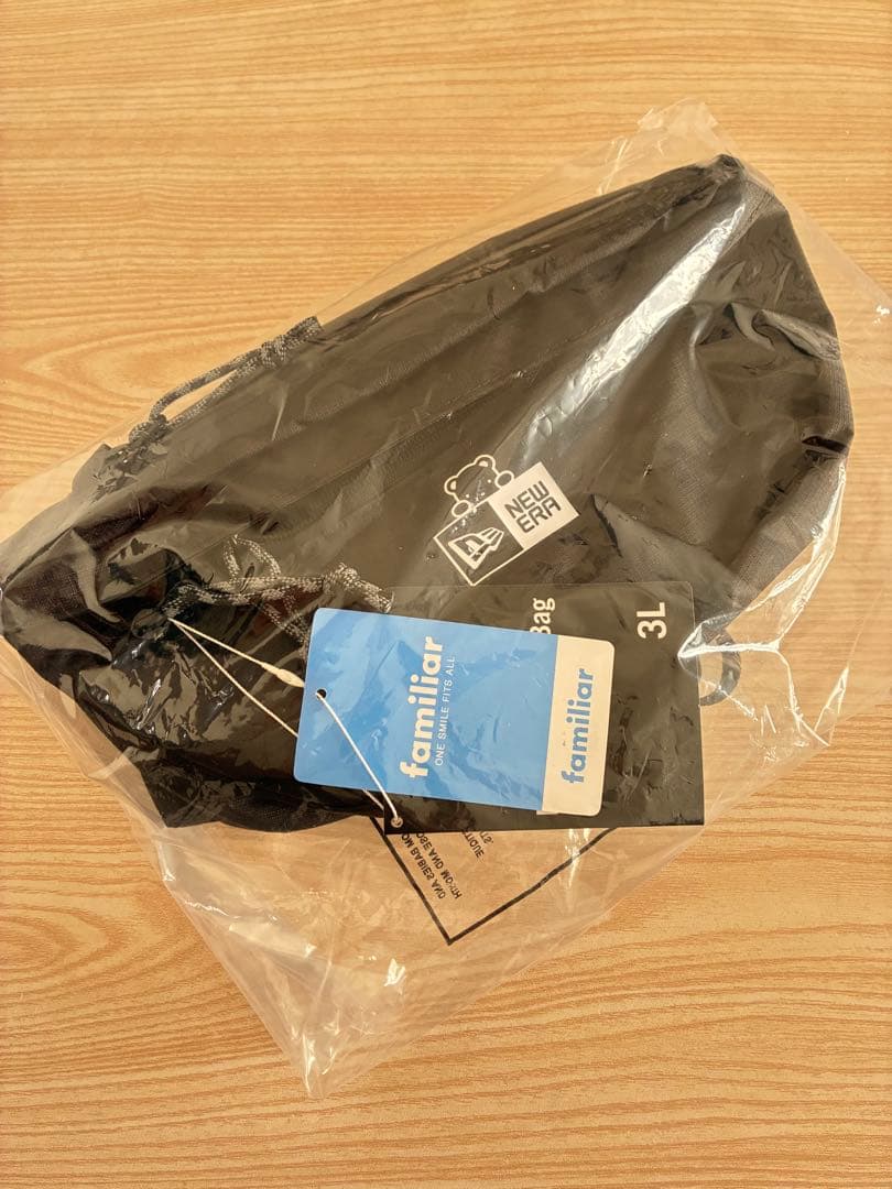 ファミリアfamiliar　ニューエラ　ボディバッグ