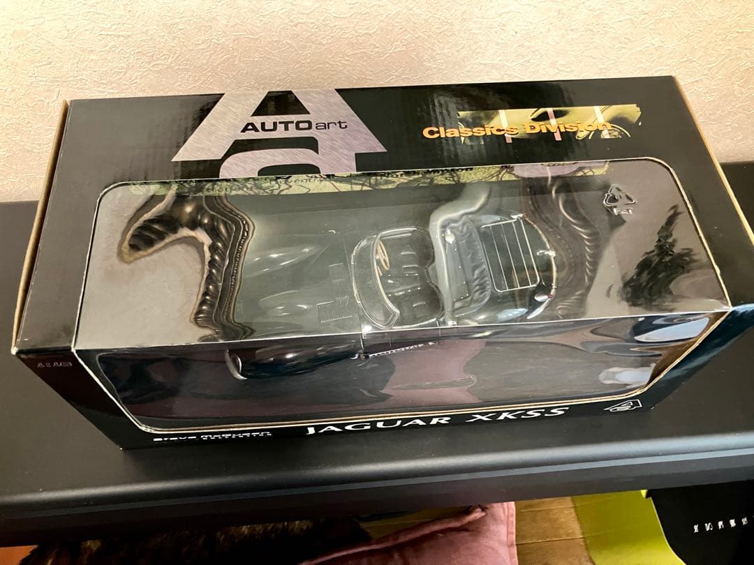 ジャガー Jaguar XK SS 1/18 STEVE MCQUEEN