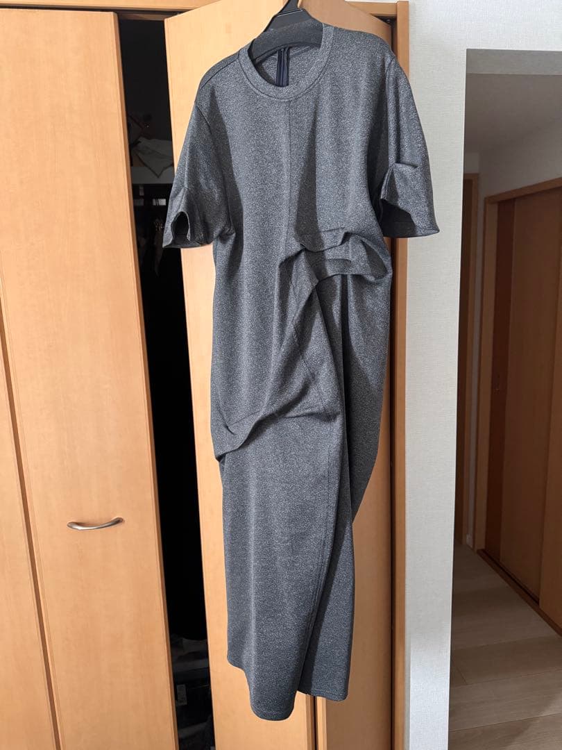 【期間限定お値下げ】un3dロングワンピース　グレー