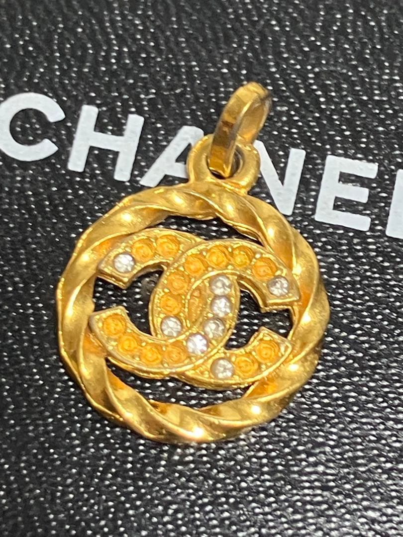 CHANEL シャネル　ココマーク　ラインストーン　ラウンド型　ペンダント