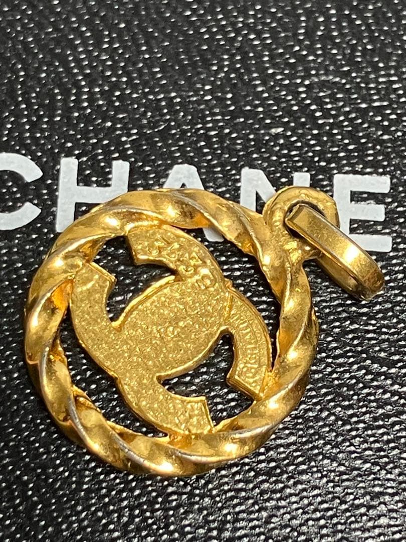 CHANEL シャネル　ココマーク　ラインストーン　ラウンド型　ペンダント