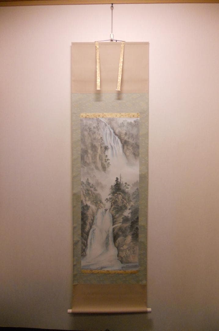 掛け軸 栄翠 二段滝色彩 絹本 希少 軸装 茶道具 掛軸 美品 です。