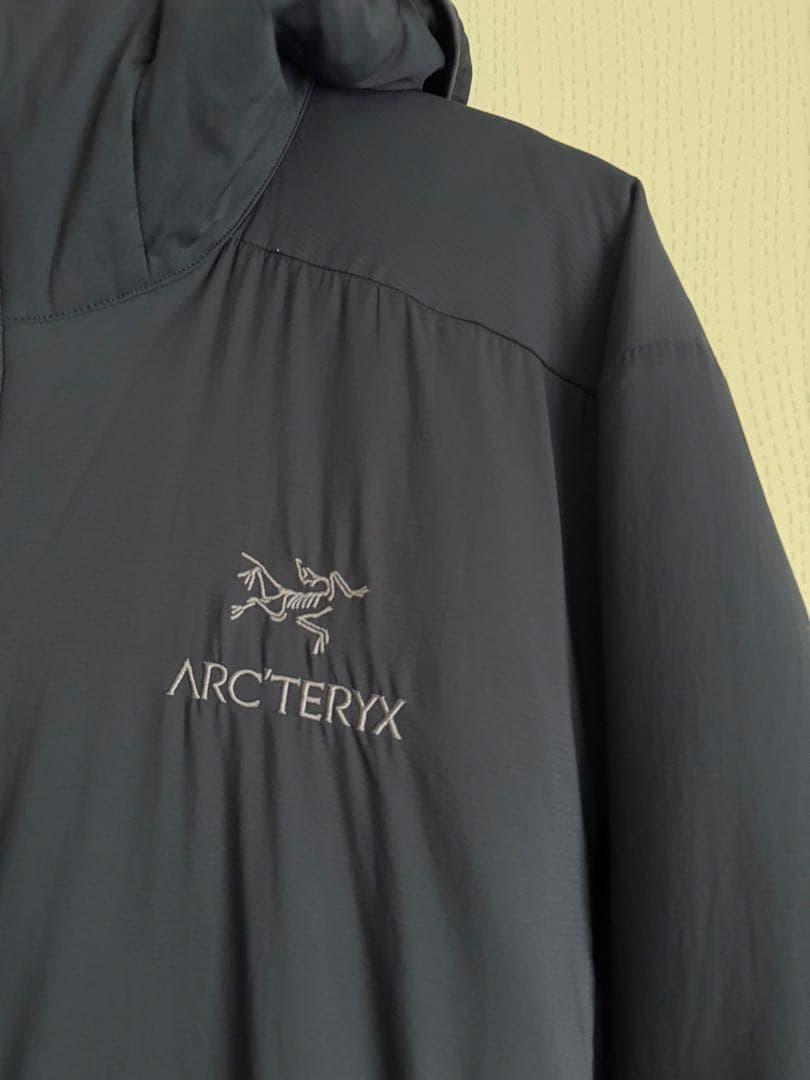 週末限定値下！ARC'TERYX Atom Hoody M ブラックサファイア
