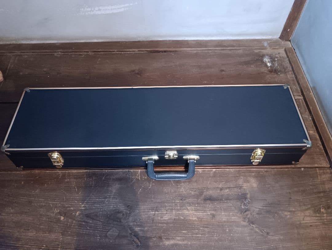 沖縄 三線 本体 ケース付 蛇皮 胴巻uティーガー付