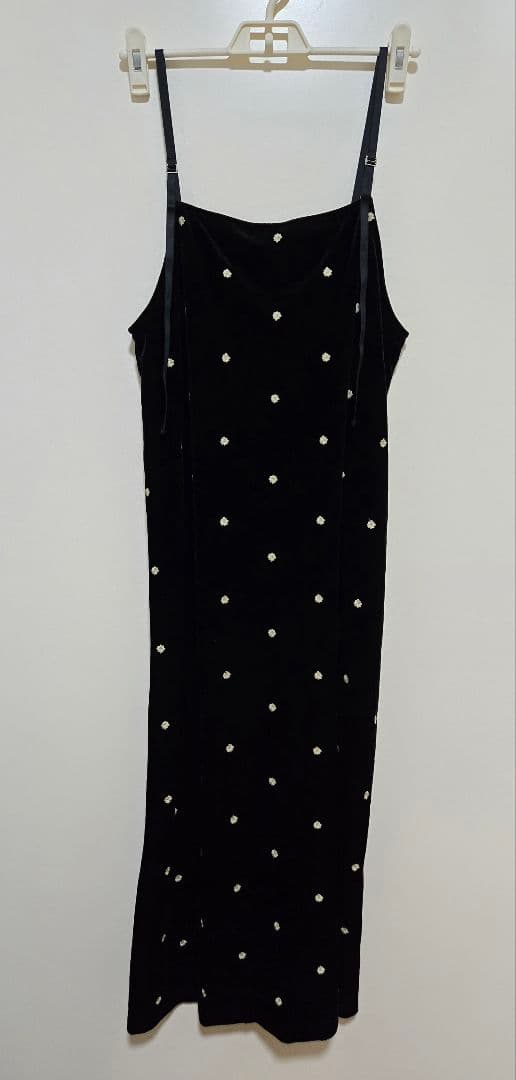 B.C STOCK【WEB限定】手洗い可 / ベロアフラワー刺繍ワンピース