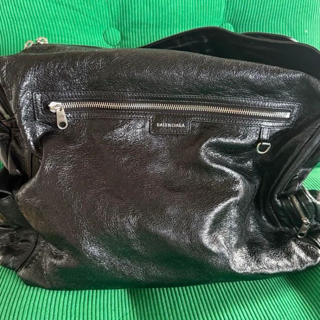 BALENCIAGA SUPERBUSY ラージ　スリングバッグ　ブラック