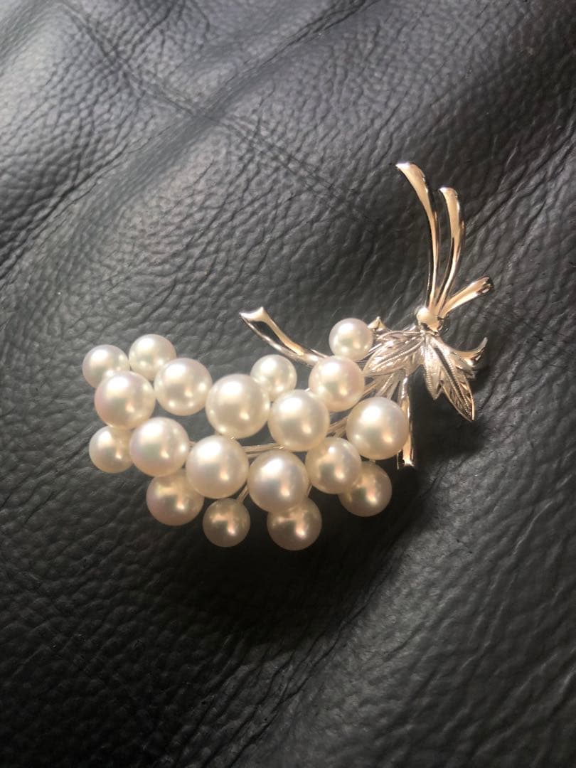 Mikimoto ミキモト真珠 K14WGブローチ あこや真珠　ぶどうモチーフ