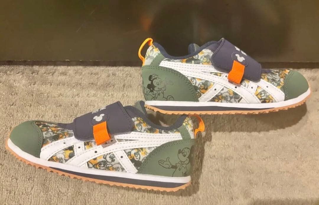 アシックス　スクスク　18センチ　ディズニー　ミッキー　ベージュ　未使用　靴