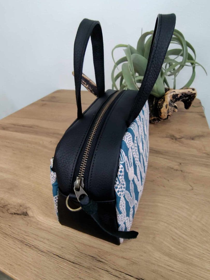 ミナペルホネン/pomppiaポンピアブルー/ラウンドボストンブラック本革