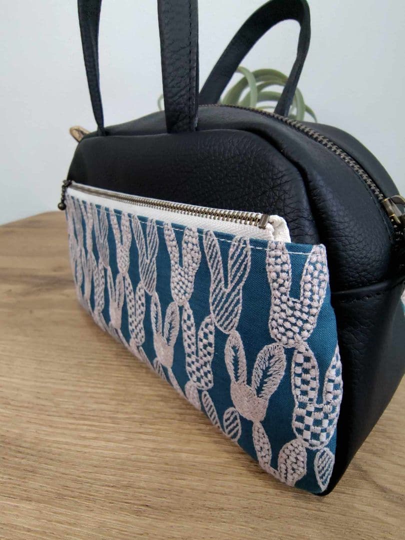 ミナペルホネン/pomppiaポンピアブルー/ラウンドボストンブラック本革