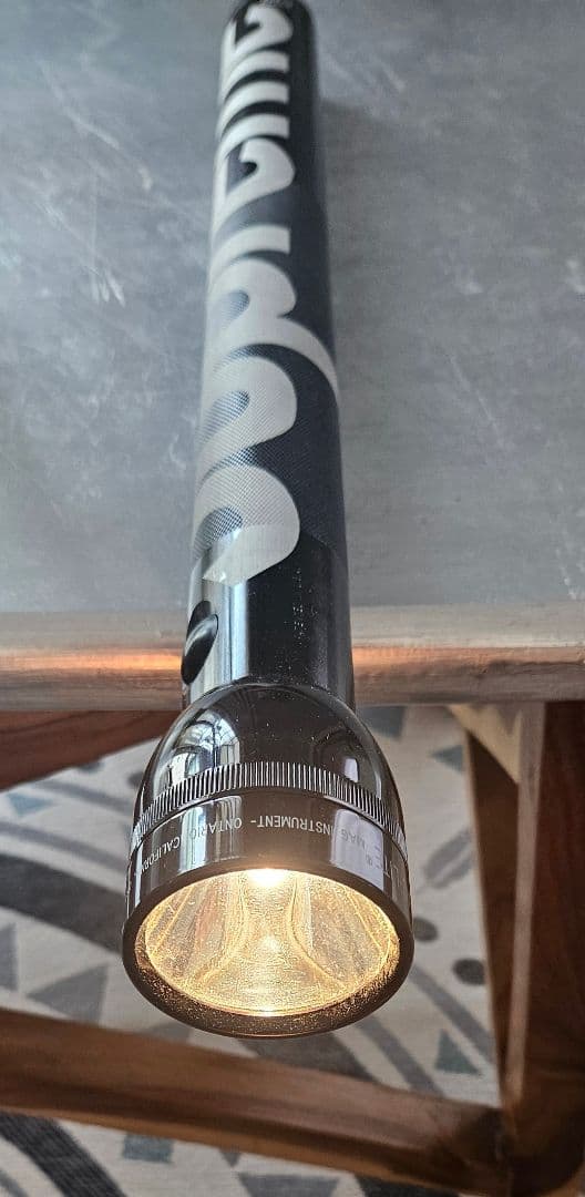 supreme × MAGLITEシュプリームマグライト