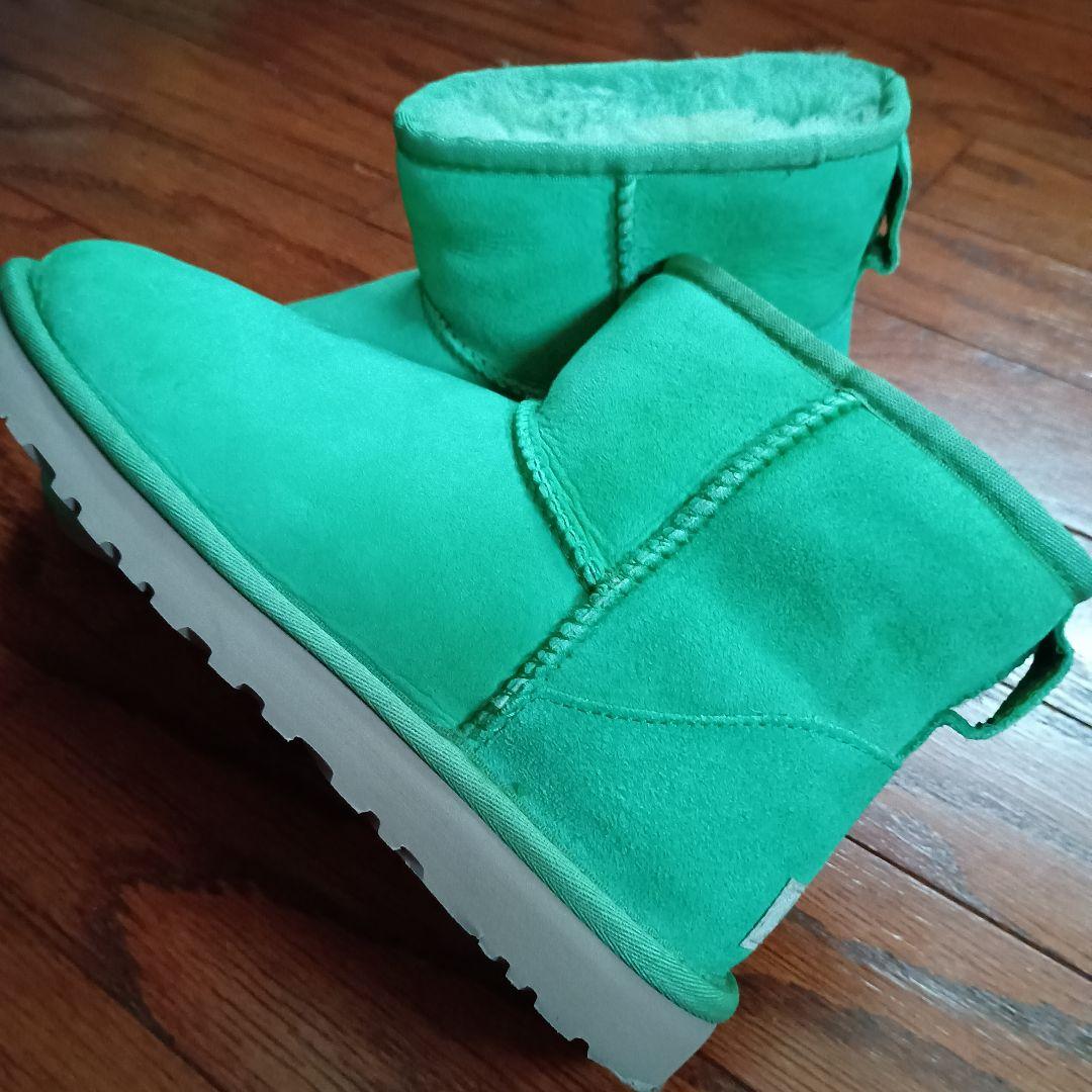 UGG オーストリア　ムートンショートブーツ　(美品)　☆希少カラー☆