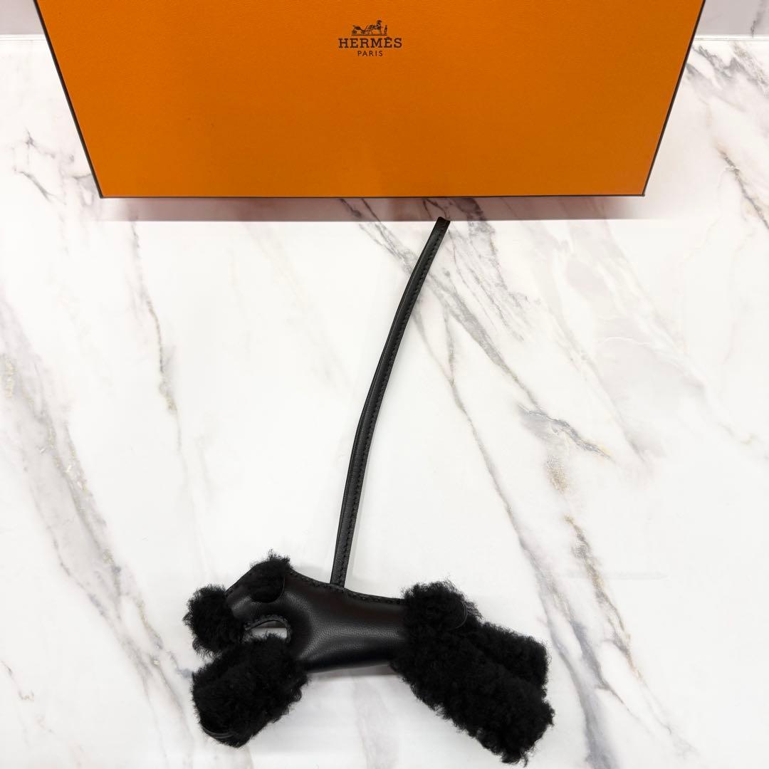 【新品未使用】エルメス バディ チャーム ブラック ムートン W刻印