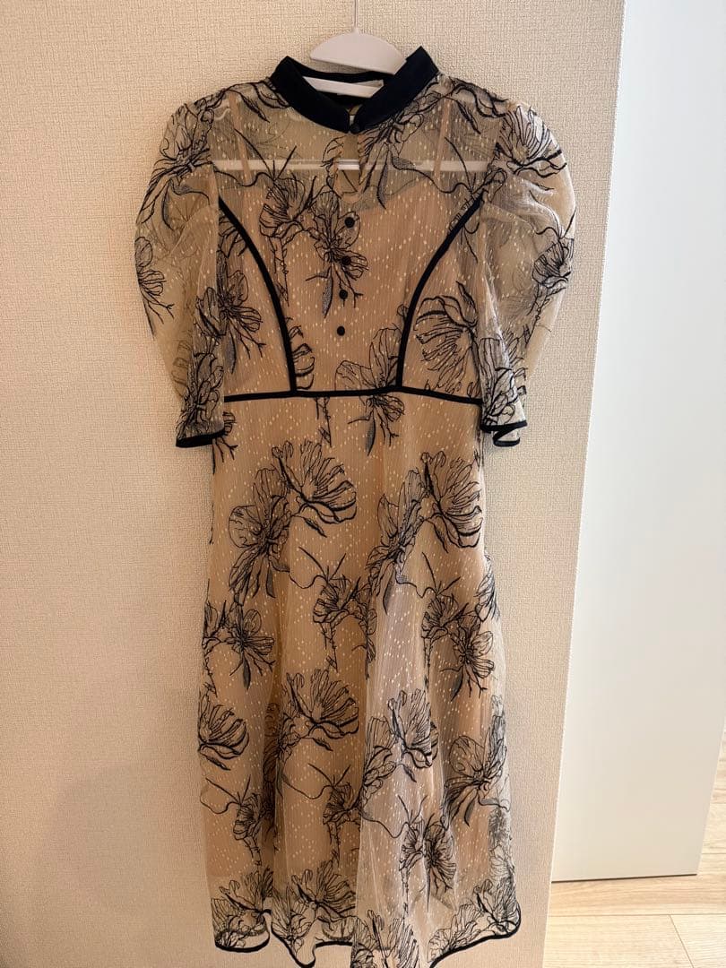 【Leja】配色パイピングプチハイネック花柄刺繍ラメレースロング丈ドレス